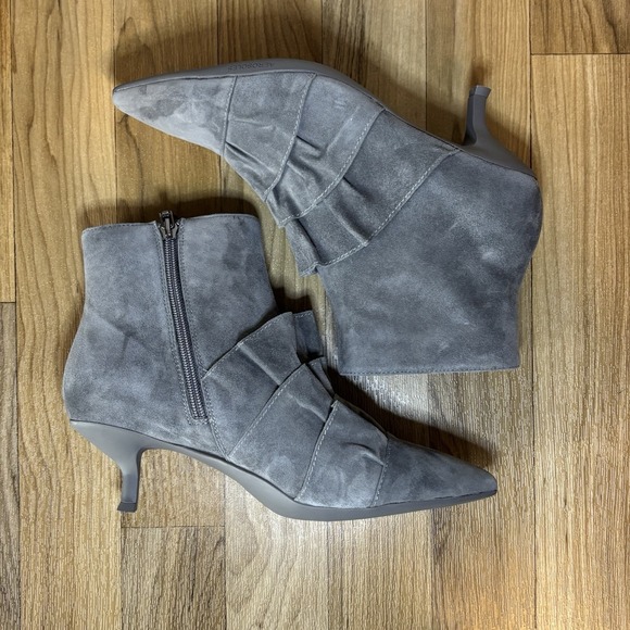 Aerosoles Womens 7.5 Loloa Suede Ankle Boot Bootie Gray Cottagecore Boho Ruffle - Picture 4 of 14